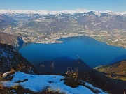 28 l'ombra delle due cime del Trentapassi nel lago